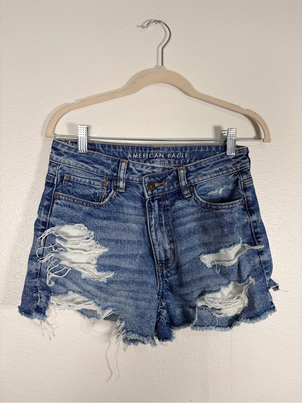 American Eagle Outfitters Blue Distressed Denim Mom Shorts Size 4
